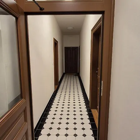 1 Nekazanka شقة *